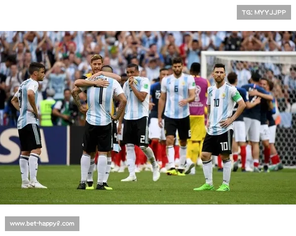 球迷冲突事件致独立队对智利大学队比赛中断，多人受伤